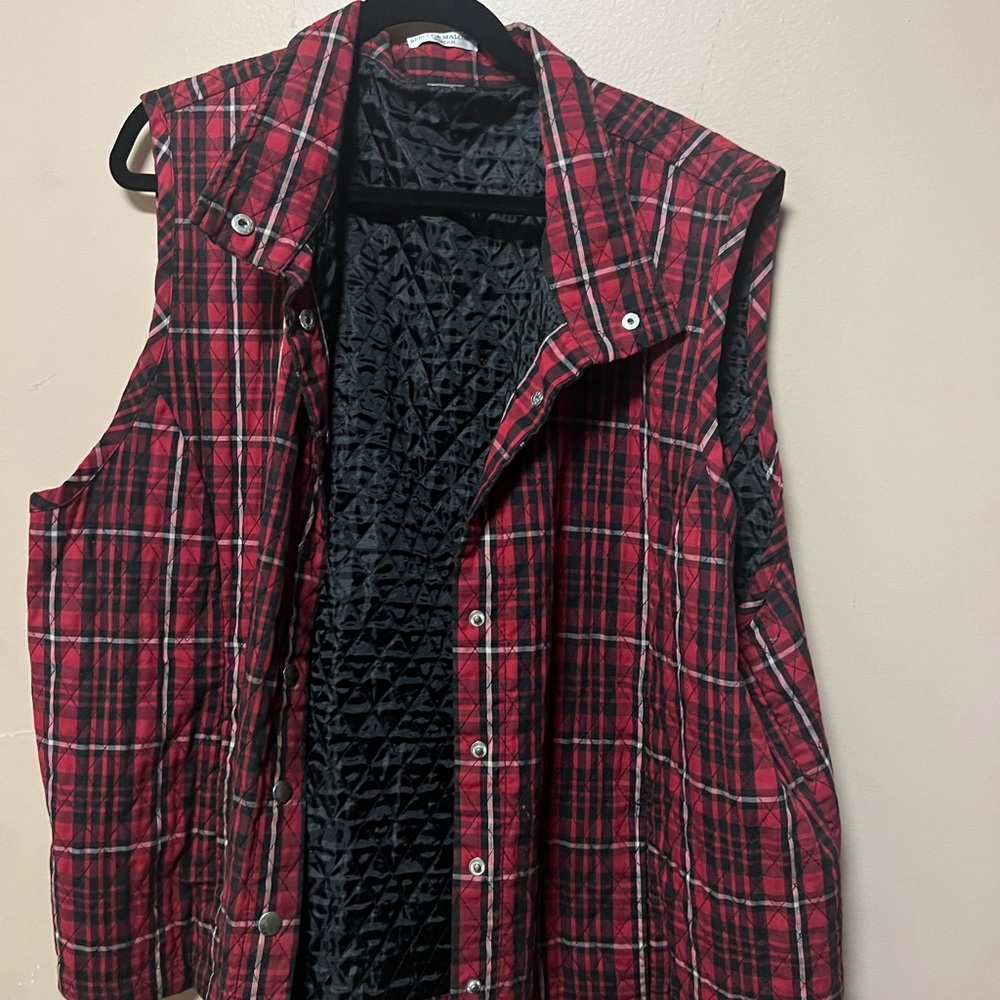 Women’s plaid quilted vest